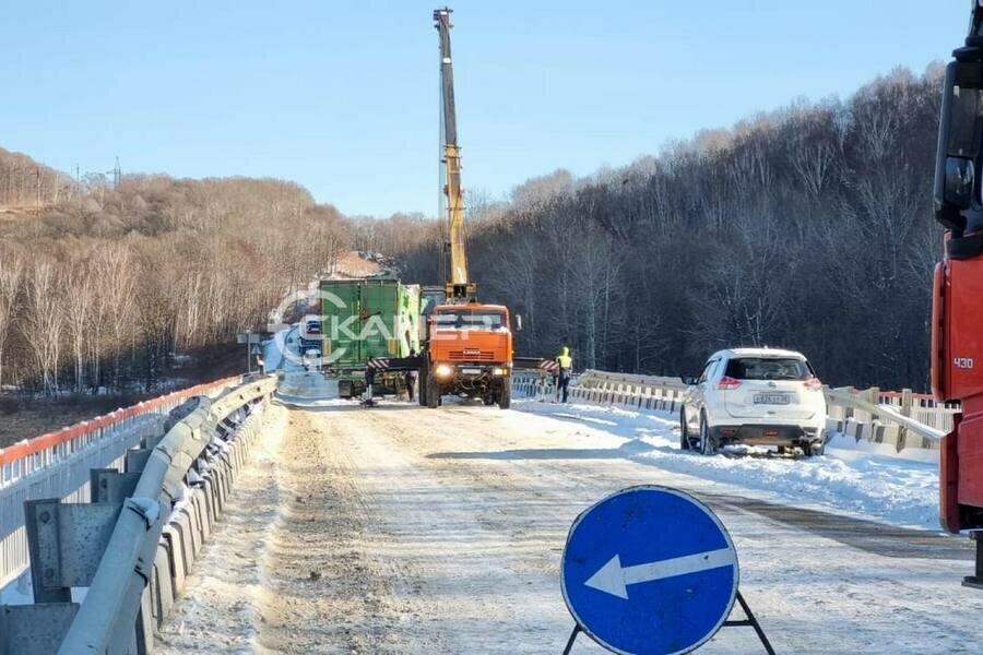 На федеральной трассе Амур перевернулась фура фото