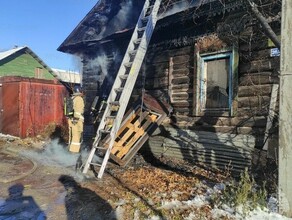 Дом и рядом стоящая иномарка загорелись в Благовещенске фото 