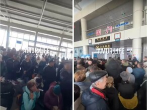 Китайские пумы ходили без проблем а у нас  ледоход Сотни туристов пытаются вернуться в Россию из Хэйхэ