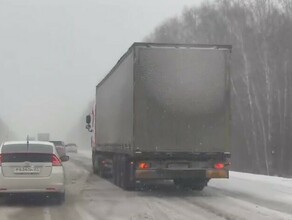 На трассе Хабаровск  Владивосток непогода парализовала движение фур