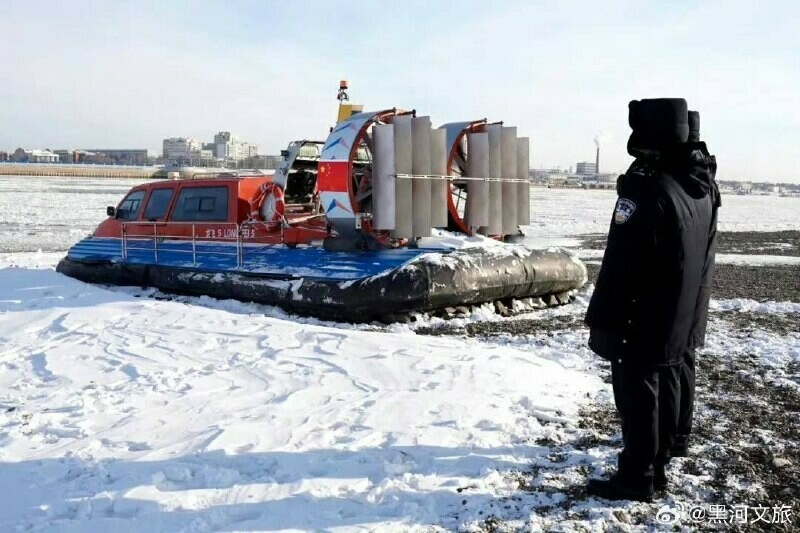 СМИ с китайских туристов пытавшихся попасть из Благовещенска в Хэйхэ требовали 15 тысяч рублей за посадку на пуму