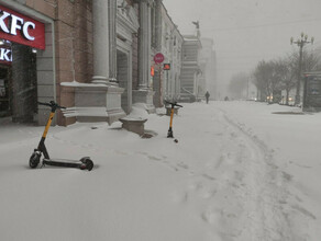 Мощный снежный циклон накрыл Хабаровск и парализовал движение фото 