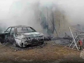 Огонь в амурском селе тушили девять пожарных видео