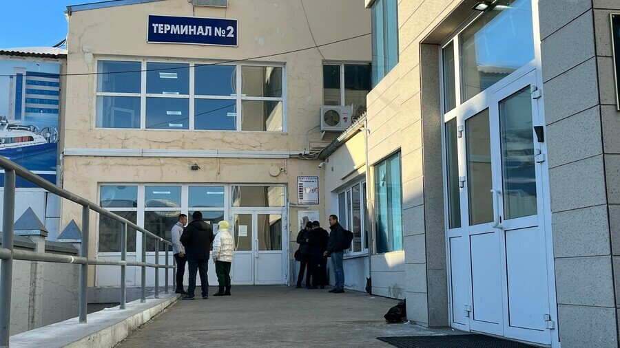 Слава богу Китаянка на таможне Благовещенска порусски порадовалась новости о вывозе туристов по мосту через Амур