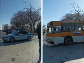 Автобусы с застрявшими в Благовещенске китайскими туристами поехали к мосту через Амур видео