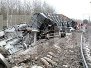 В Рязанской области поезд с удобрениями сошел с рельсов в результате хлопка