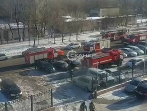 Всем срочно покинуть здание к Благовещенской городской больнице стянулись пожарные автомобили видео