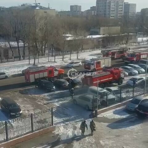 Всем срочно покинуть здание к Благовещенской городской больнице стянулись пожарные автомобили видео