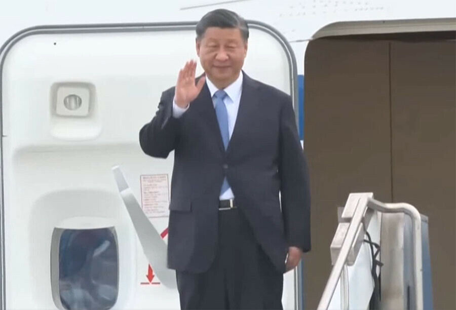 Лидер Китая Си Цзиньпин прилетел в США