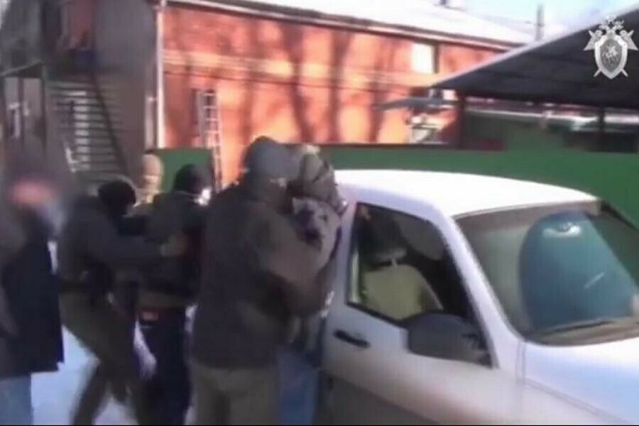 В Свободном задержали мужчину который хотел дать пять миллионов сотруднику ФСБ видео