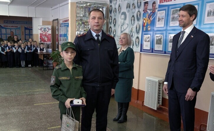 По решению Валентины Матвиенко в Благовещенске наградили 10летнего мальчика который помог задержать преступника 