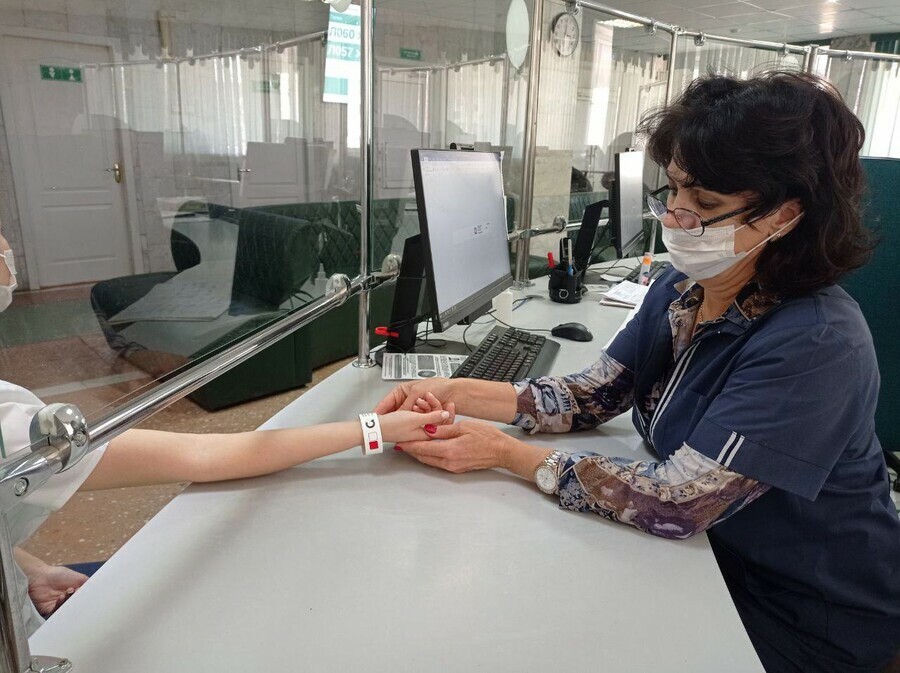 Пациентам Амурской областной больницы наденут браслеты