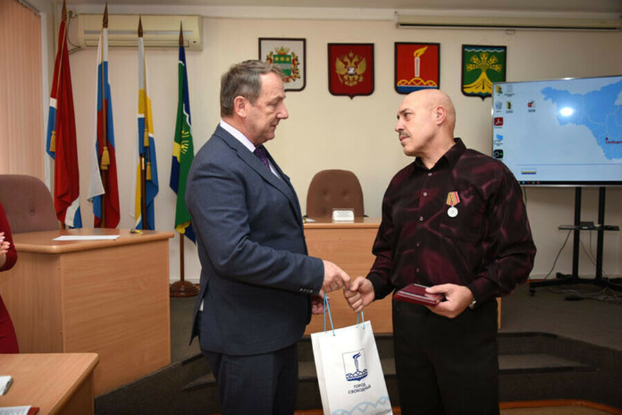 Участнику СВО Владимиру Голенку из Свободного вручили медаль За храбрость