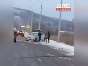 Перед Моховой Падью жесткое столкновение машин Не выдержал бетонный столб видео