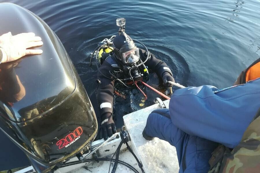 Амурские водолазы исследовали предполагаемое место пропажи мужчины в Бурейском районе фото