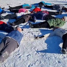 Живую снежинку сделали в Городском парке благовещенские любители северной ходьбы