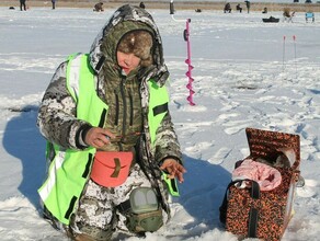 Рыбак рыбака в Приамурье назвали лучших ловцов на мормышку и определили биг фиш спойлер  ее длина 24 сантиметра