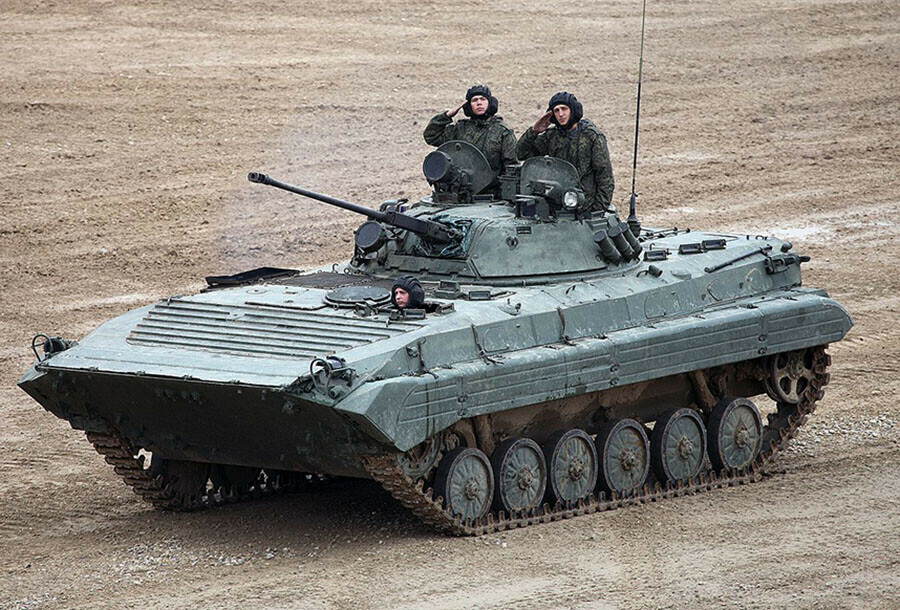 Отремонтированные в Амурской области боевые машины отправились в российскую армию
