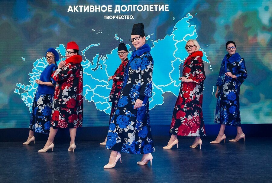 Модные амурчанки в возрасте 55 зажигательно выступили в Москве