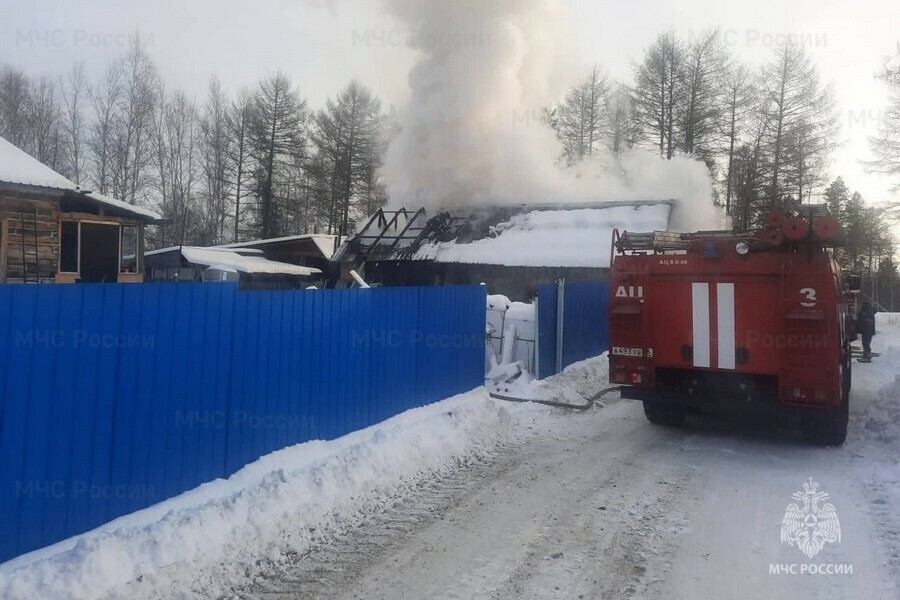 Гараж с автомобилем вспыхнул в Приамурье 