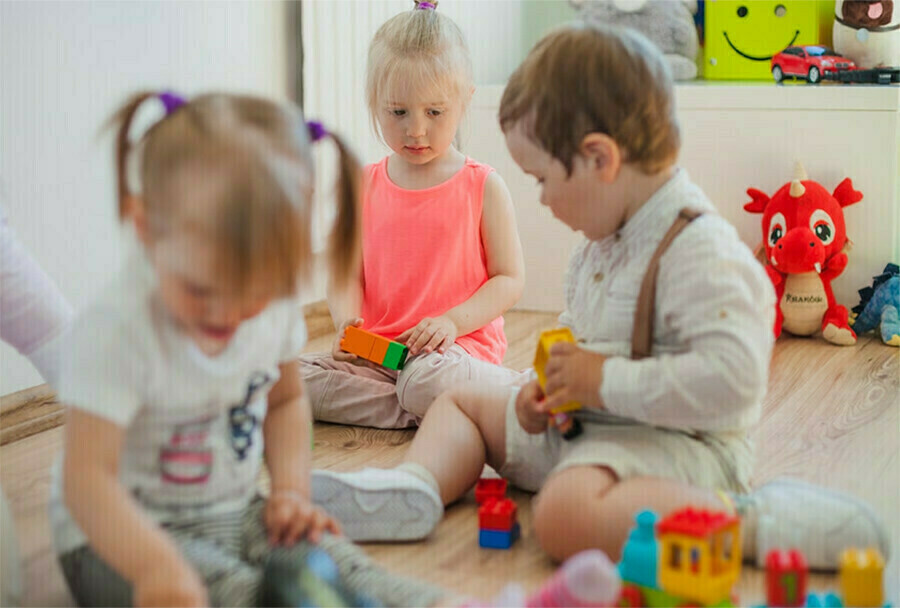 В Госдуме предложили создать детские сады для учащихся молодых мам