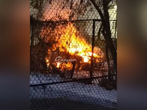 Появилось видео горящего автомобиля в Благовещенске 