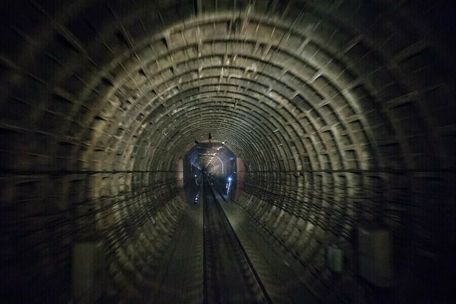 Через Северомуйский тоннель на БАМе после взрыва снова пошли пассажирские поезда