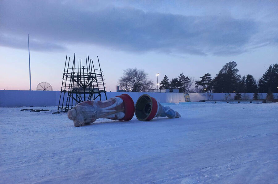 Деда Мороза и Снегурочку привезли на благовещенскую площадь Ленина фото видео