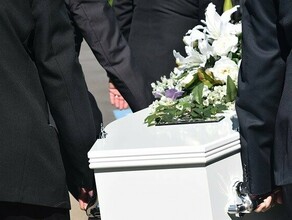 В Москве можно купить специальные гробы с прозрачной крышкой для умерших от COVID19