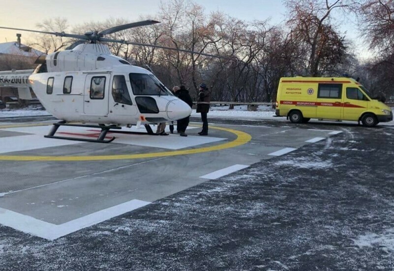 Вертолет МЧС доставил в Москву двух школьников с тяжелыми ранениями в результате стрельбы в Брянске