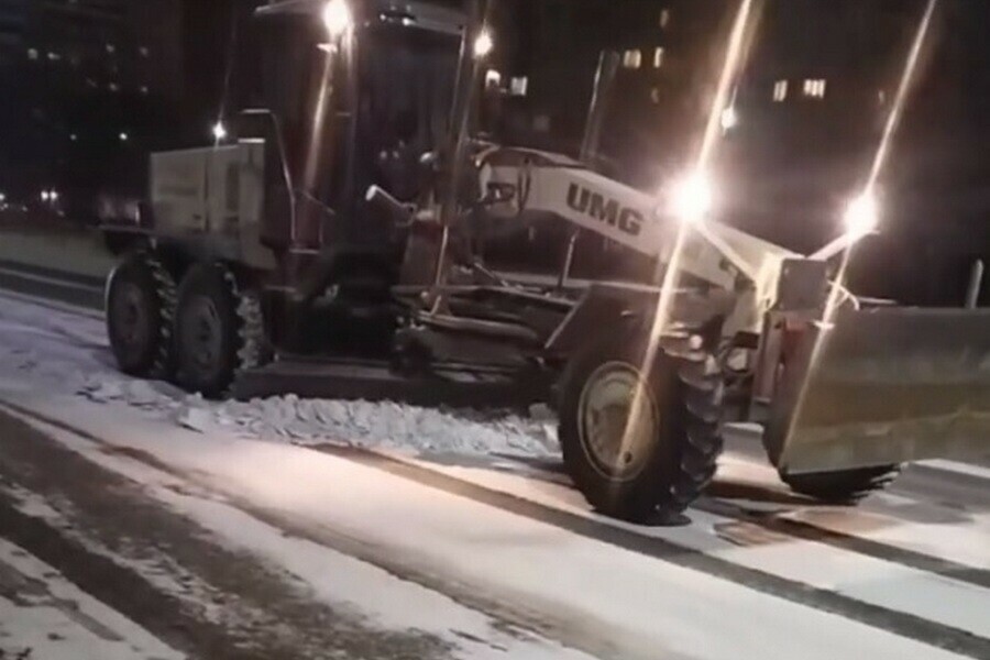 С последствиями снегопада борются в Благовещенске Какие улицы убрали и где запланированы работы 