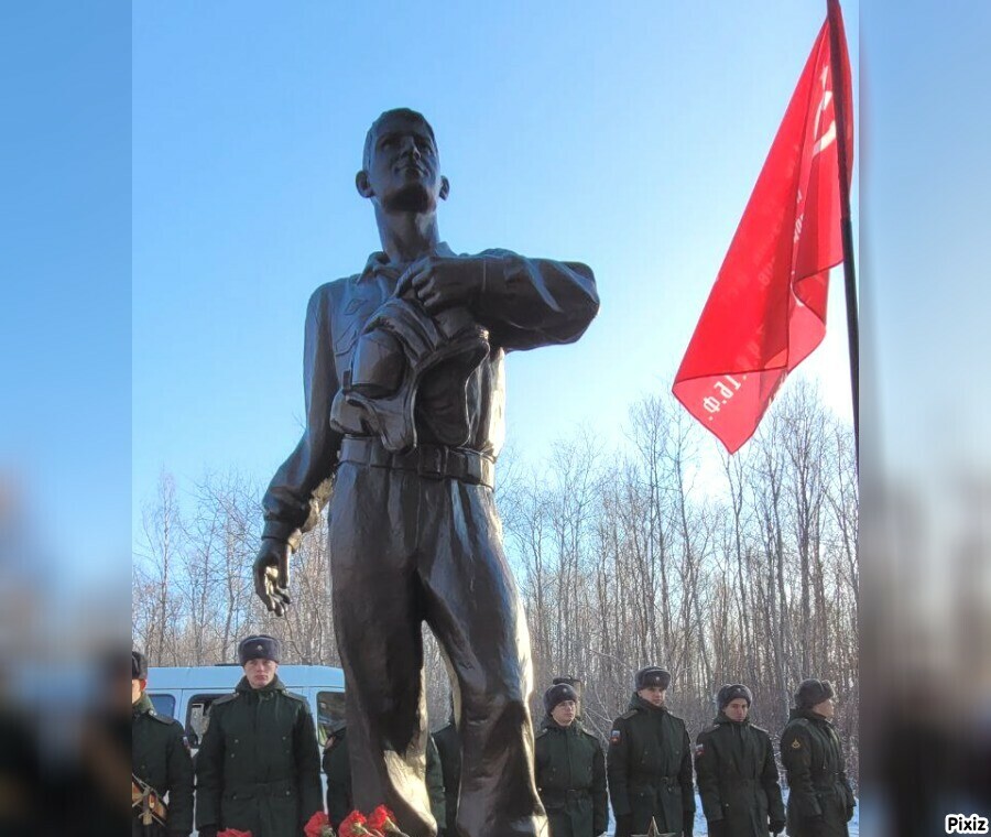В Приамурье открыли памятник Герою России