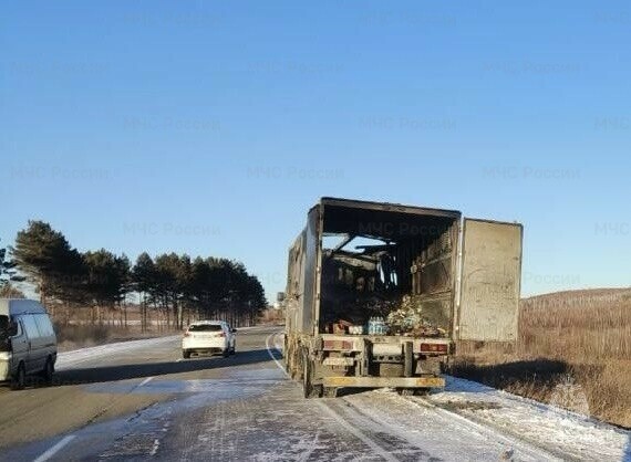 Призрачный гонщик На трассе Благовещенск  Свободный на ходу загорелся грузовик