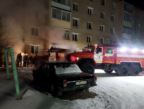 В подвале жилого дома в Райчихинске возник сильный пожар Женщине понадобилась помощь