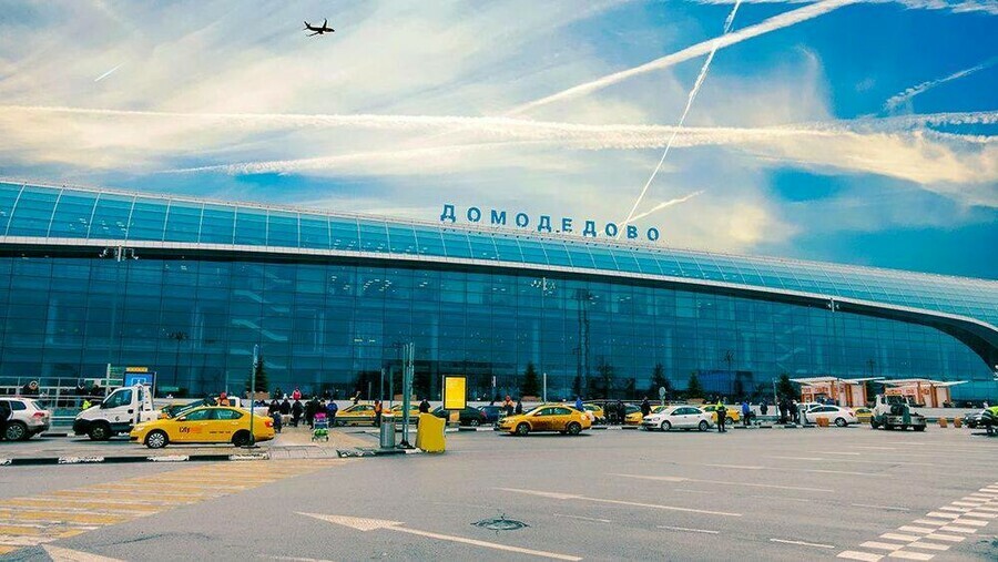 В аэропорту Домодедово из багажа пассажира пропали 10 миллионов рублей