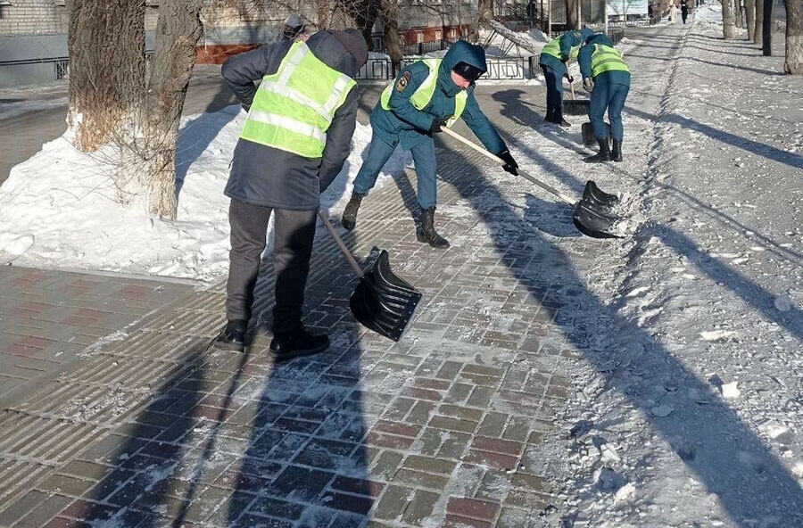 Молодежь Благовещенска вновь взялась за лопаты и вышла на дороги