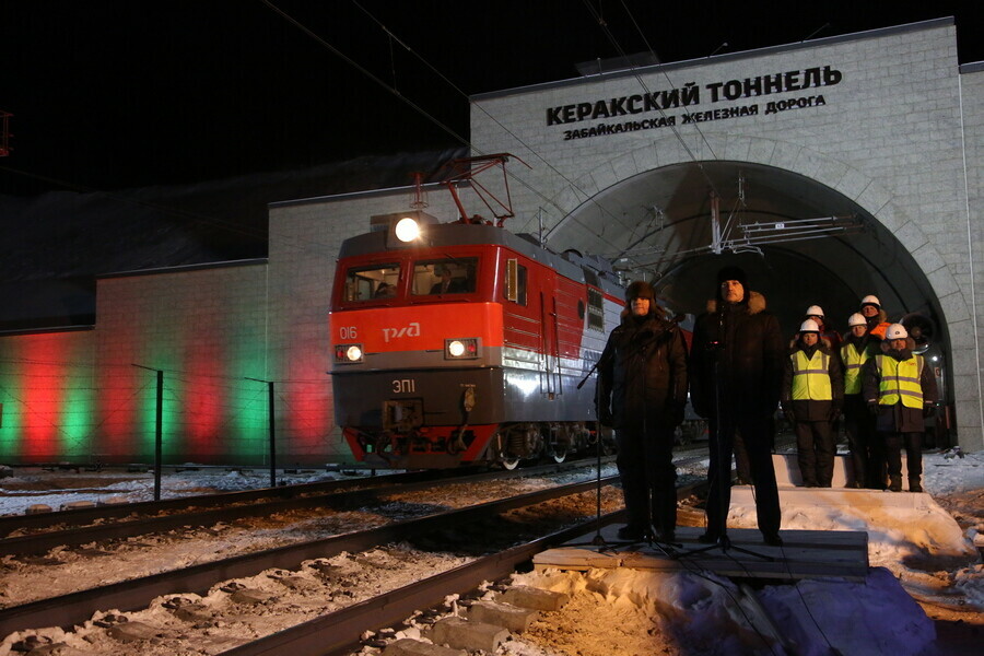 С участием Владимира Путина в Приамурье дали старт движению по новому жд тоннелю фото 