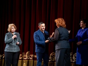 Мэр Благовещенска поздравил Амурский областной театр драмы фото 