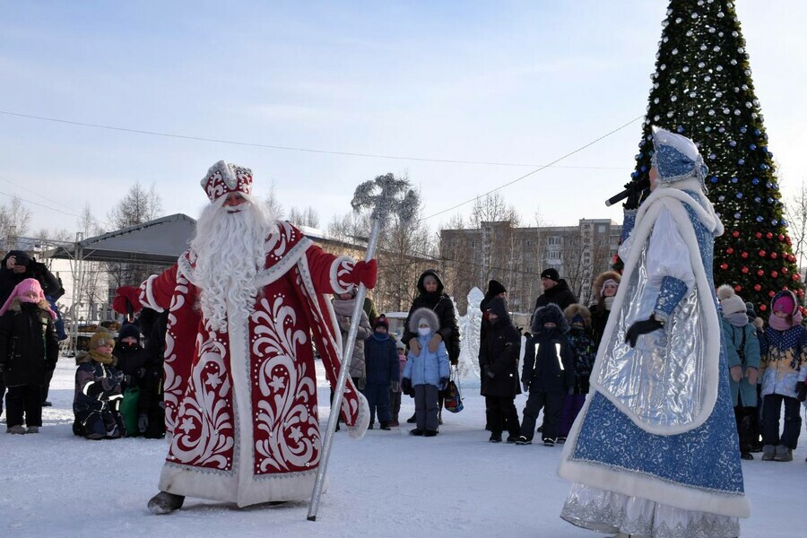 В Тынде дракон открыл главную городскую ёлку и ледовый городок