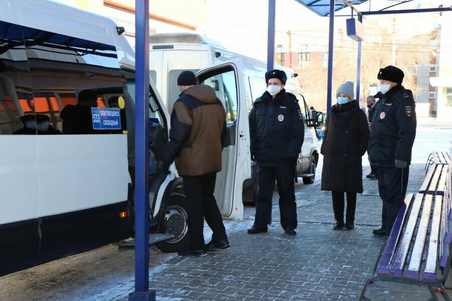 Цель не наказать а дисциплинировать масочные рейды проходят в междугородных автобусах и на вокзалах  Амурской области