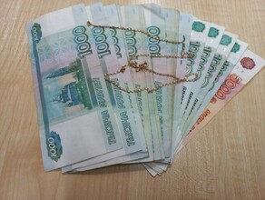 Благовещенец тайком продавая украшения сожительницы приносил деньги в дом