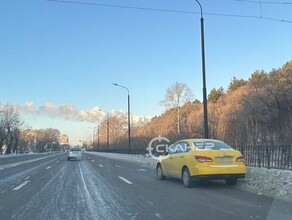 Оставленная на дороге в центре города машина беспокоит благовещенцев фото 