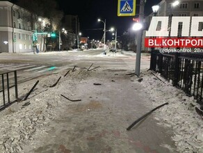 Городские власти озвучили сумму которую заплатит лихач уходивший от погони и сломавший ограду в центре Благовещенска  