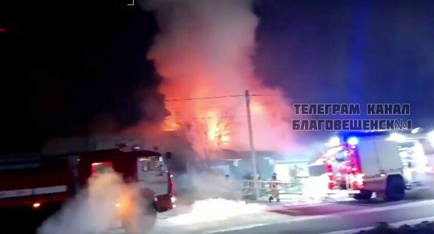 В Завитинске сгорел магазин напротив пожарной части