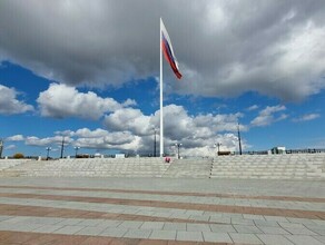 В Благовещенске начался ремонт гигантского флагштока на набережной