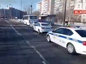 В Благовещенске заметили несколько экипажей ДПС возле пассажирского автобуса Что случилось