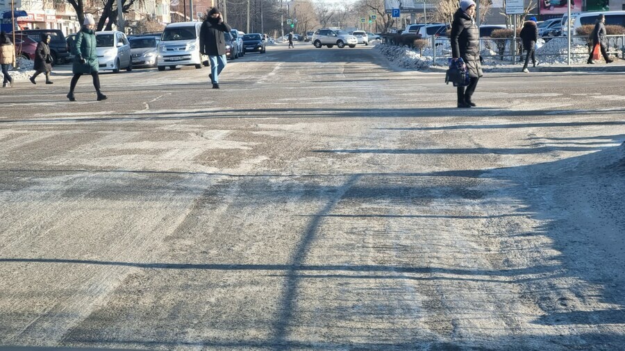 Перекрестки становятся испытанием благовещенцы жалуются на гололед