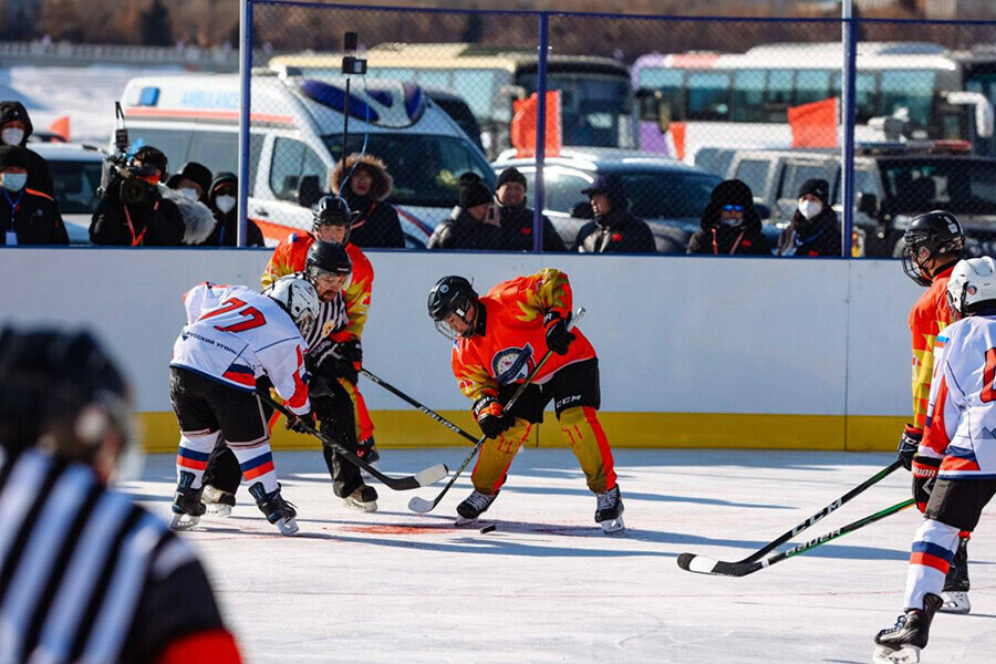 К хоккейным матчам между РФ и КНР в Благовещенске добавят гонки на собаках и игры в снежки Когда 