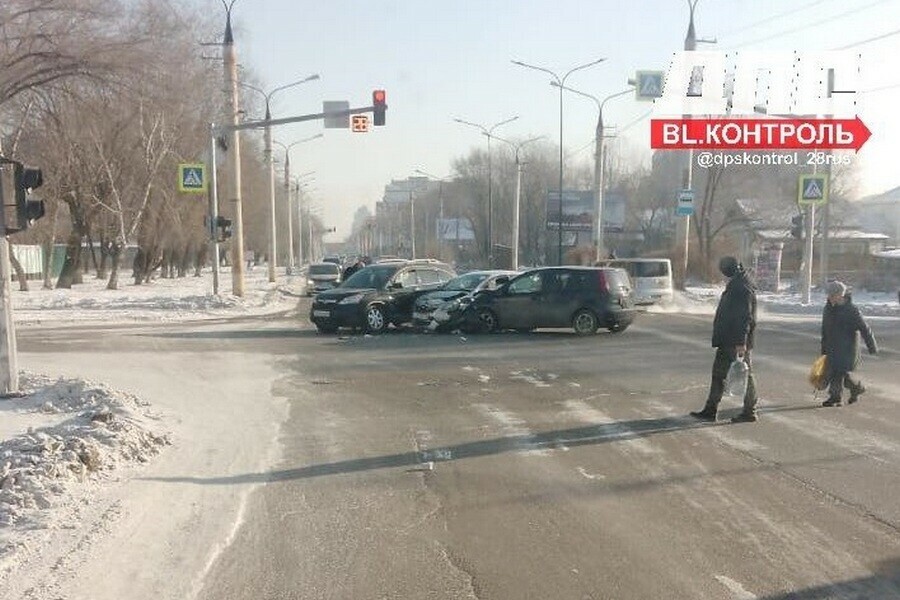 Жесткое тройное ДТП произошло в Благовещенске фото