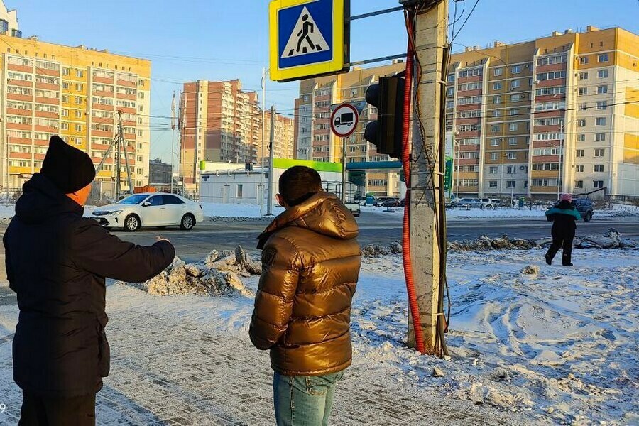 Других вариантов нет власти Благовещенска определили метод борьбы с наледью от выхлопов машин фото